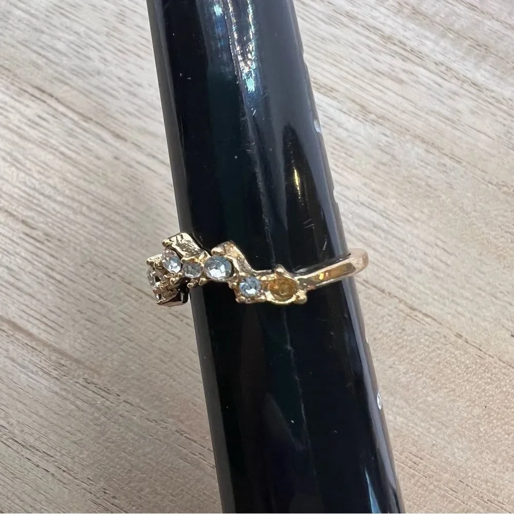 🍭6/$30 Gold tone rhinestone studded enhancer stackable ring - size 8